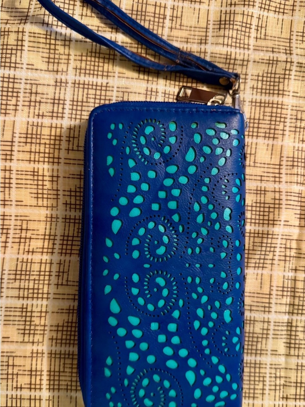 Blue Patterned Wristlet Phone Case - Unbranded